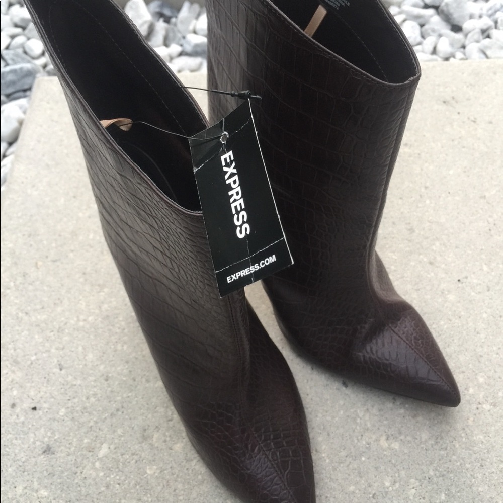Express Croc Embossed Bootie. Brown Size 6